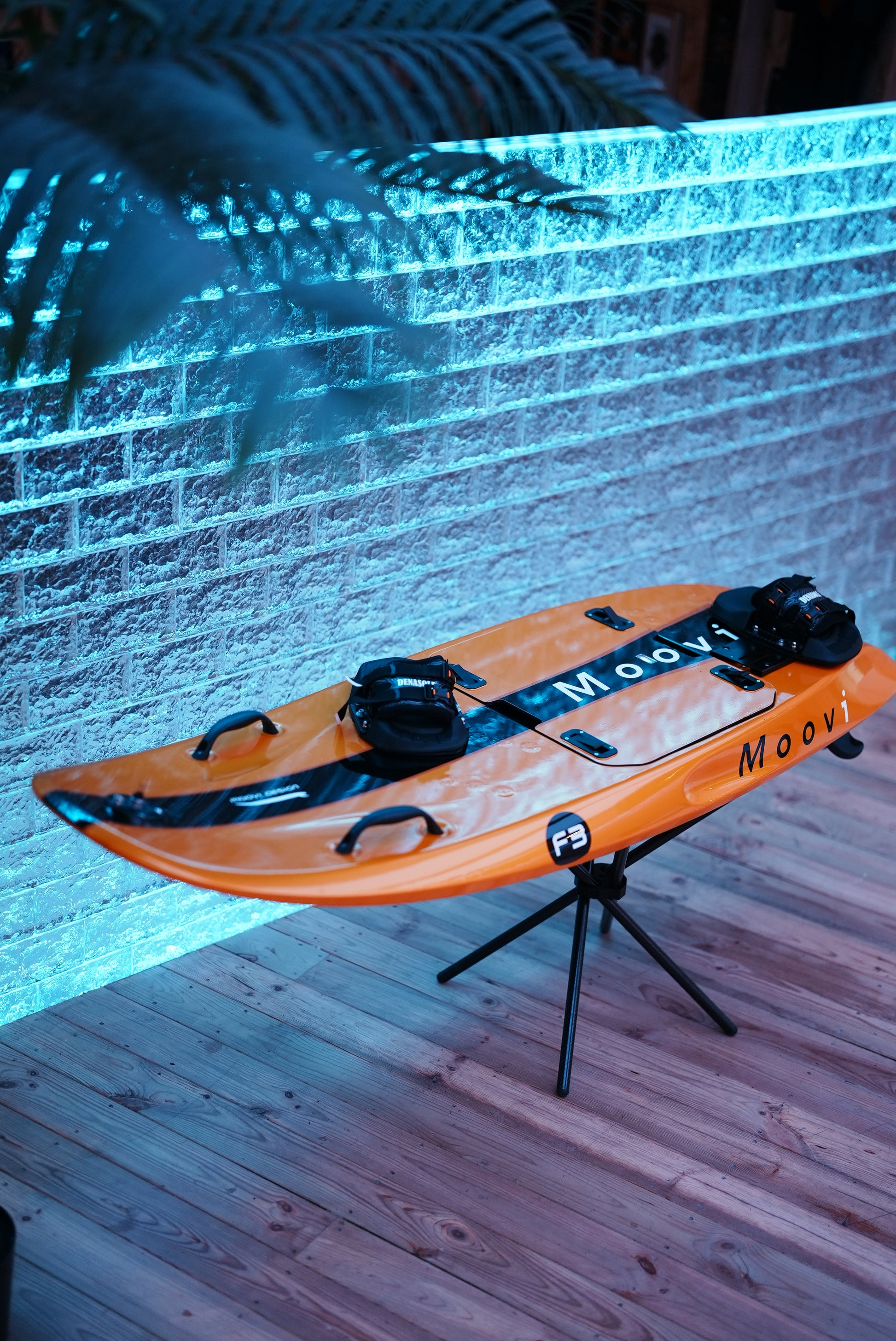 Moovi F3 Fighter electric surfboard lifestyle
