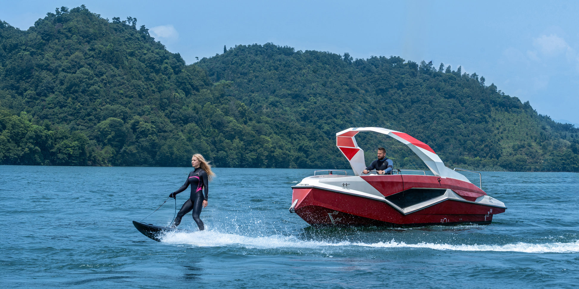 Moovi G2 electric surfboard on the water
