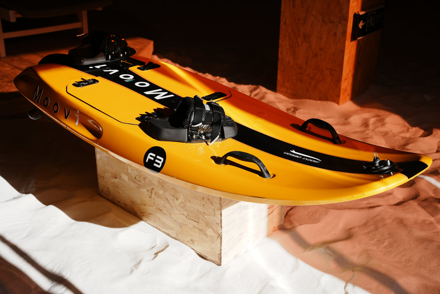 Moovi F3 Fighter electric surfboard riding