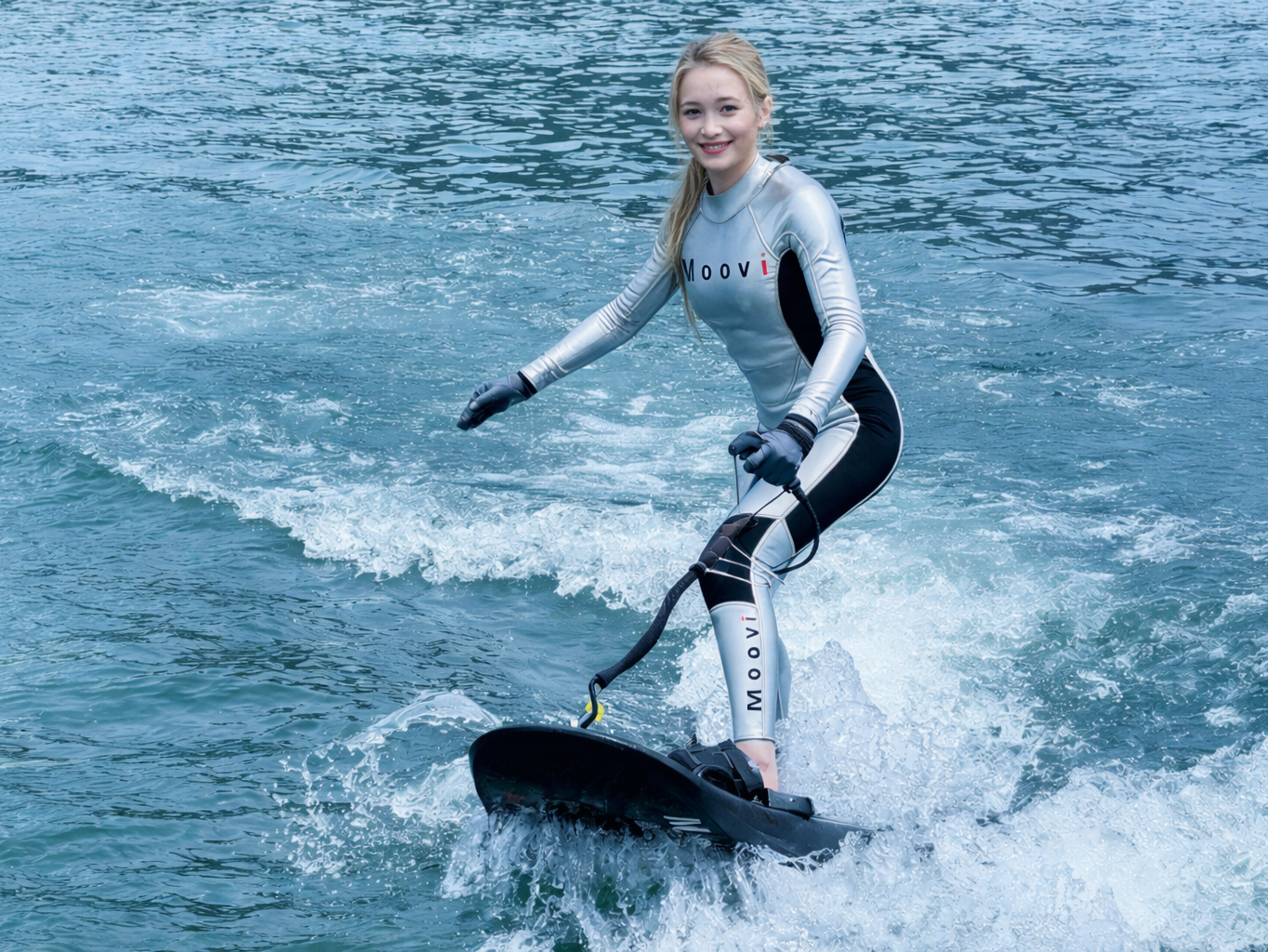 Moovi G2 electric surfboard action
